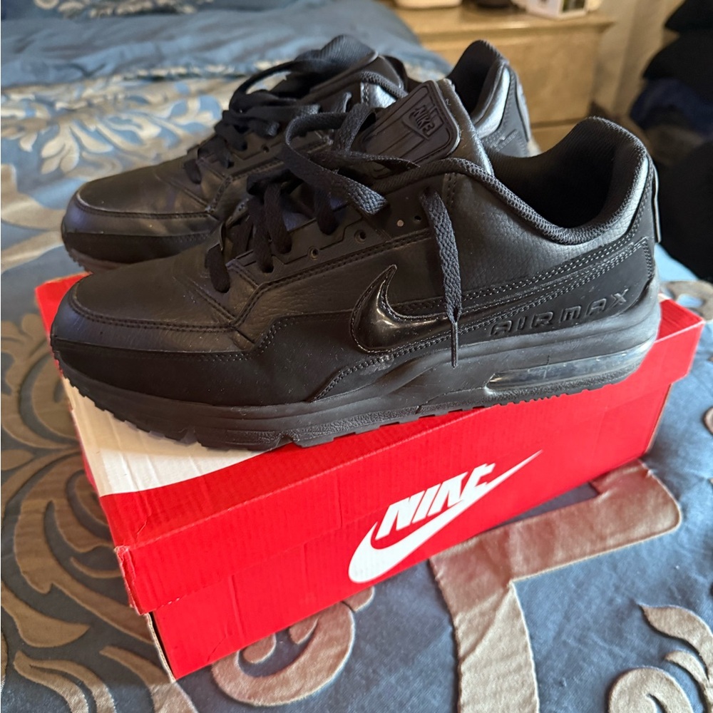 Nike Air Max Men's Black Leather Sneakers